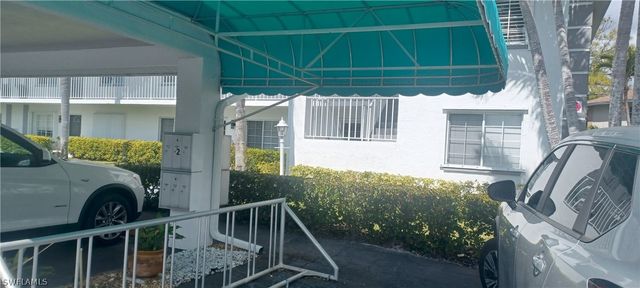 121 Gabriel CIR 1, Naples, FL 34104