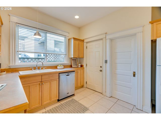 9468 N MOHAWK Ave, Portland, OR 97203