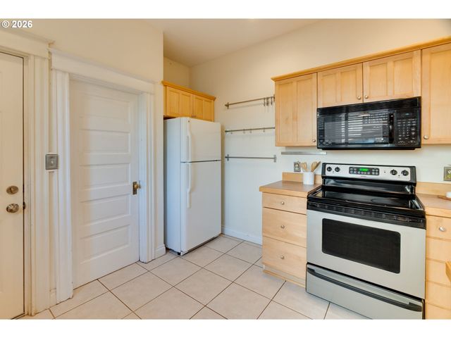 9468 N MOHAWK Ave, Portland, OR 97203