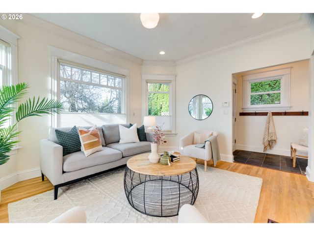 9468 N MOHAWK Ave, Portland, OR 97203