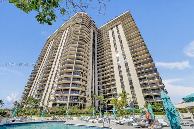19667 Turnberry Way 12F, Aventura, FL 33180