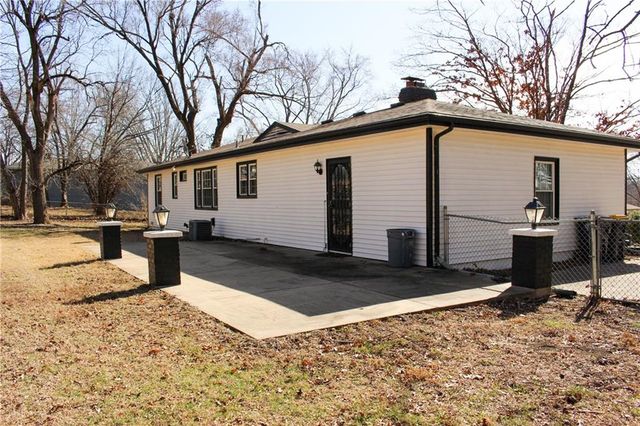 7910 E 74th Street, Kansas City, MO 64133