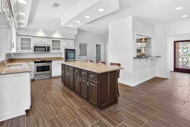 8875 STONE FARM CIR, Germantown, TN 38138