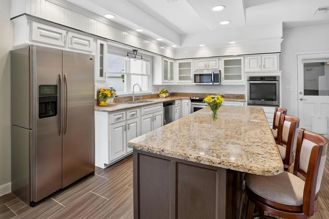8875 STONE FARM CIR, Germantown, TN 38138