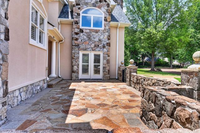 8875 STONE FARM CIR, Germantown, TN 38138