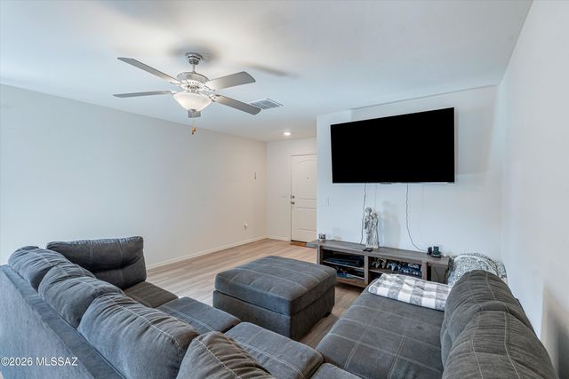 5980 S Antrim Loop, Tucson, AZ 85706