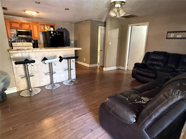 10 MAYS STREET, Plant City, FL 33563