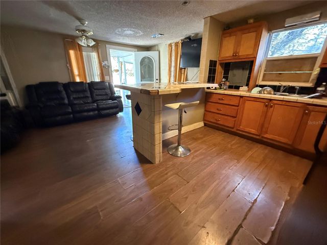 10 MAYS STREET, Plant City, FL 33563