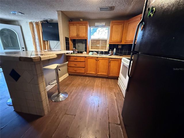 10 MAYS STREET, Plant City, FL 33563