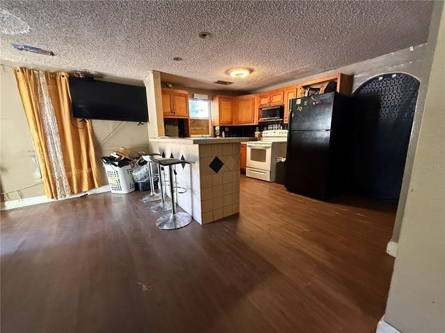 10 MAYS STREET, Plant City, FL 33563