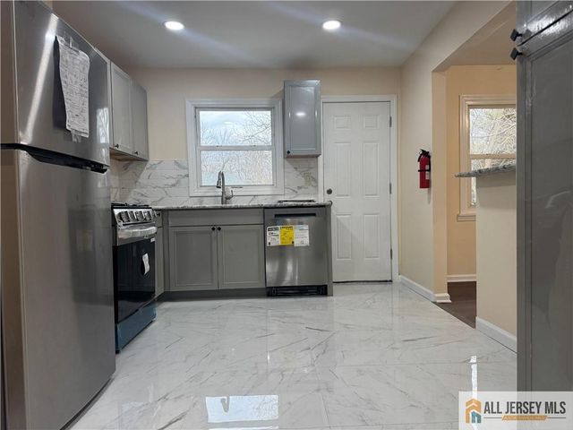 1868 Oak Tree Road, Edison, NJ 08820