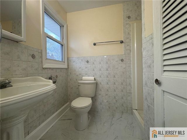 1868 Oak Tree Road, Edison, NJ 08820