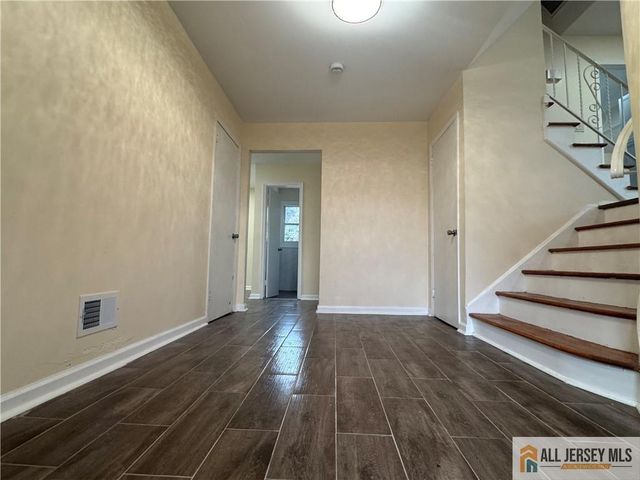 1868 Oak Tree Road, Edison, NJ 08820