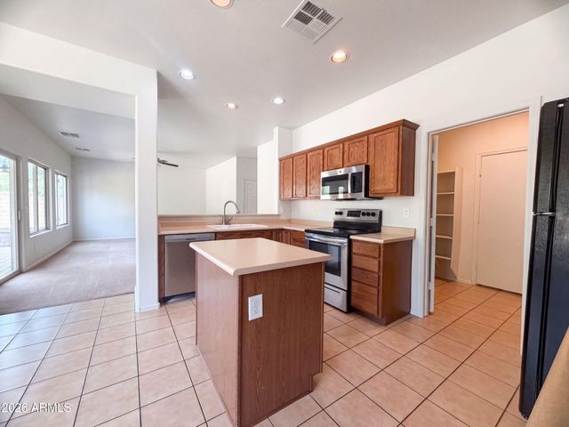 28984 N AGAVE Road, San Tan Valley, AZ 85143