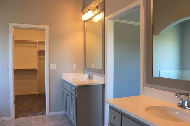 2695 W Park Street, Olathe, KS 66061