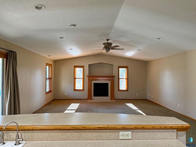 605 E 14th Ave Avenue, Mitchell, SD 57301
