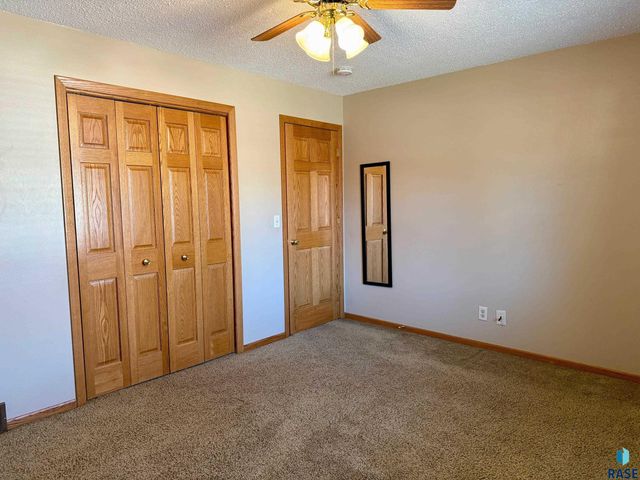 605 E 14th Ave Avenue, Mitchell, SD 57301