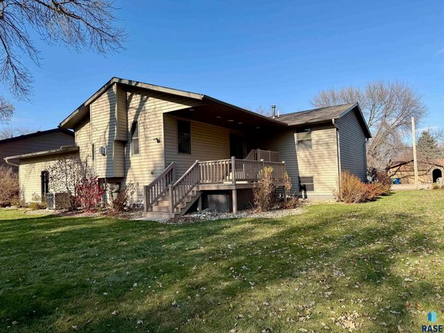 605 E 14th Ave Avenue, Mitchell, SD 57301