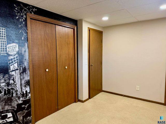 605 E 14th Ave Avenue, Mitchell, SD 57301