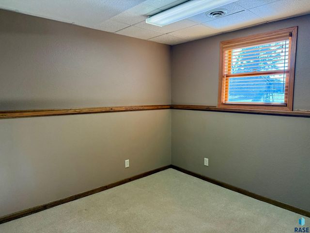 605 E 14th Ave Avenue, Mitchell, SD 57301