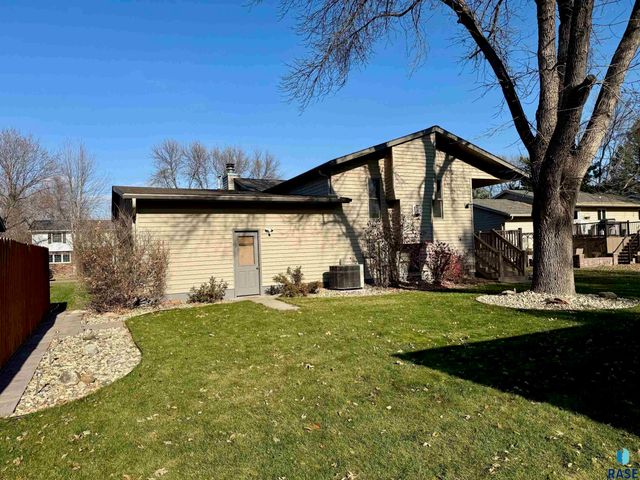 605 E 14th Ave Avenue, Mitchell, SD 57301