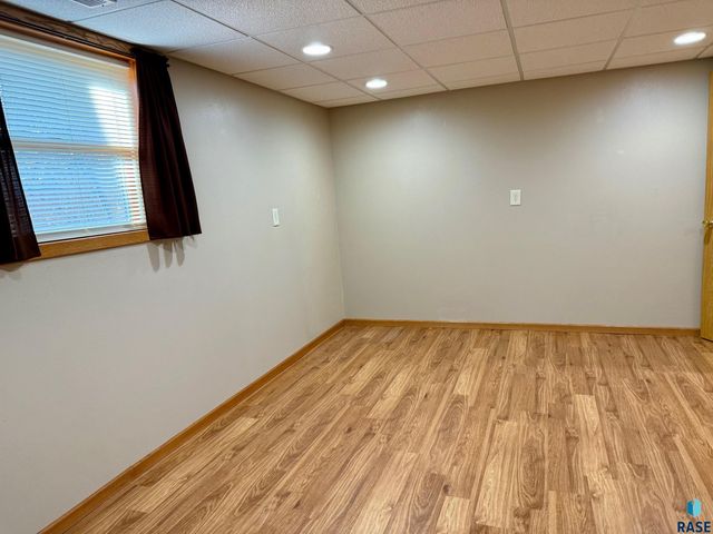 605 E 14th Ave Avenue, Mitchell, SD 57301