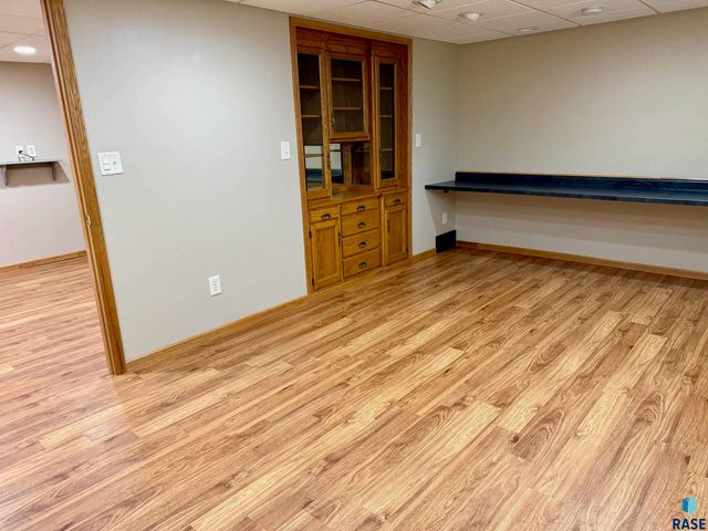 605 E 14th Ave Avenue, Mitchell, SD 57301