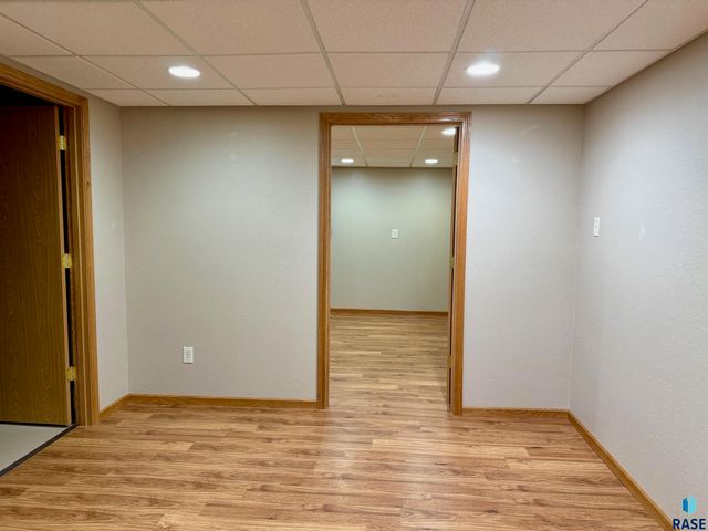 605 E 14th Ave Avenue, Mitchell, SD 57301