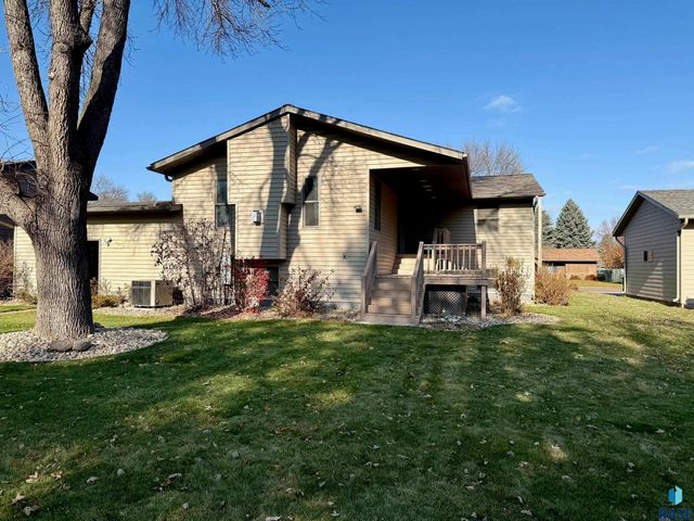 605 E 14th Ave Avenue, Mitchell, SD 57301