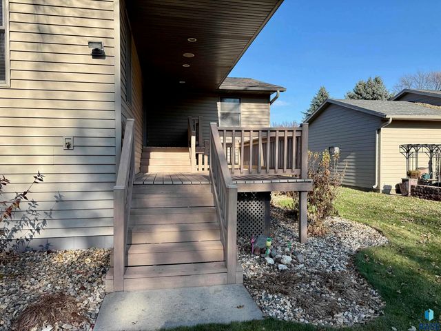 605 E 14th Ave Avenue, Mitchell, SD 57301