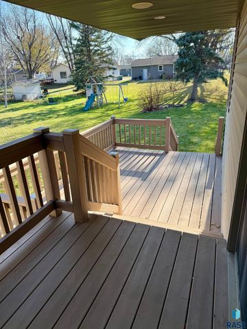 605 E 14th Ave Avenue, Mitchell, SD 57301