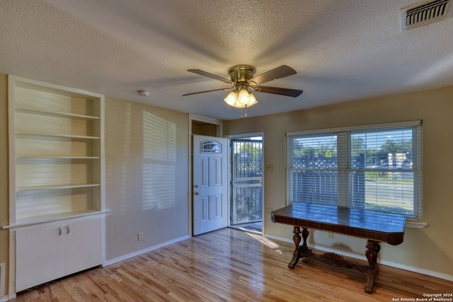255 Gilbert Lane, San Antonio, TX 78213