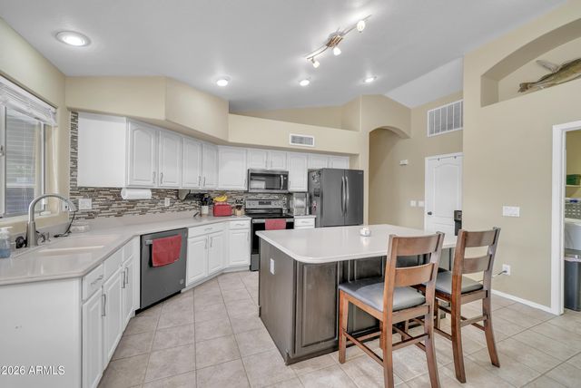 2343 E KEMPTON Road, Chandler, AZ 85225