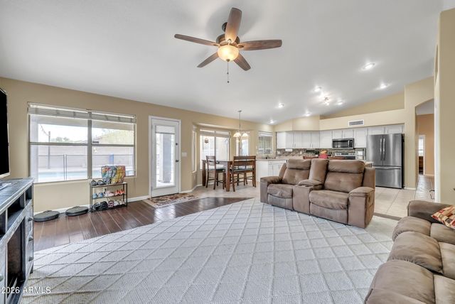 2343 E KEMPTON Road, Chandler, AZ 85225