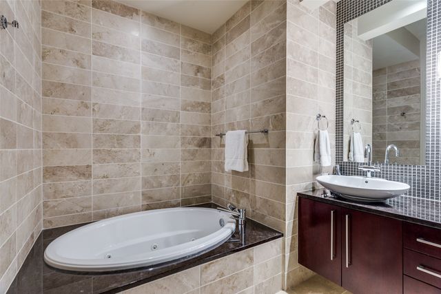 2600 W 7th Street 1717, Fort Worth, TX 76107