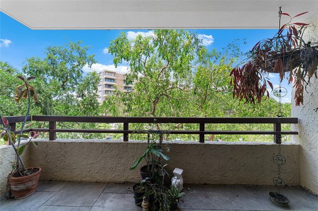 5700 MARINER STREET 304, Tampa, FL 33609