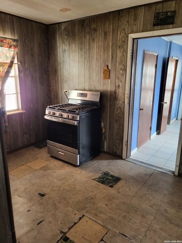 326 S San Joaquin AVE, San Antonio, TX 78237