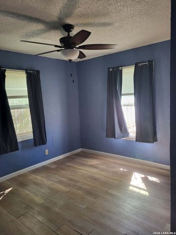 326 S San Joaquin AVE, San Antonio, TX 78237