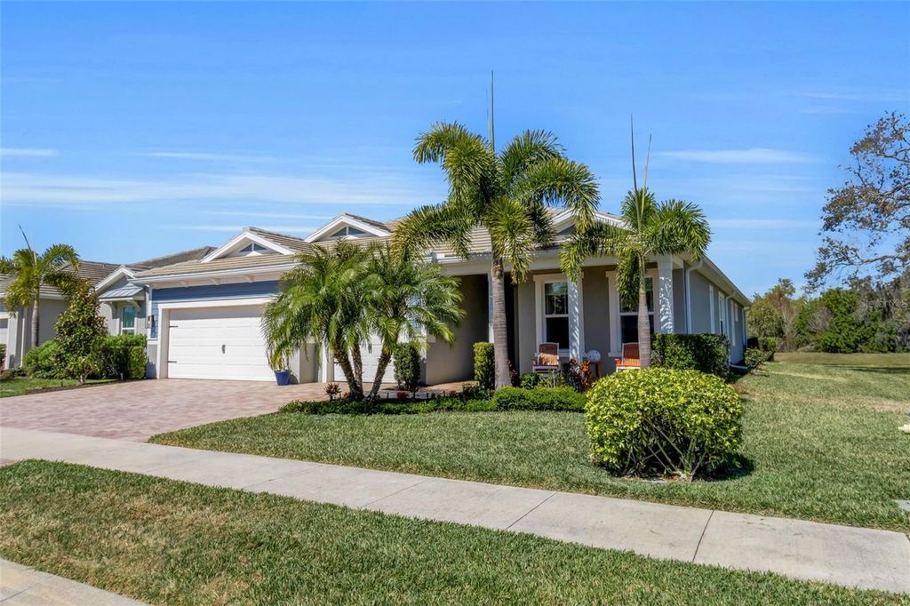Image 2 of property listing at 5649 LONG SHORE LOOP, Sarasota, FL 34238