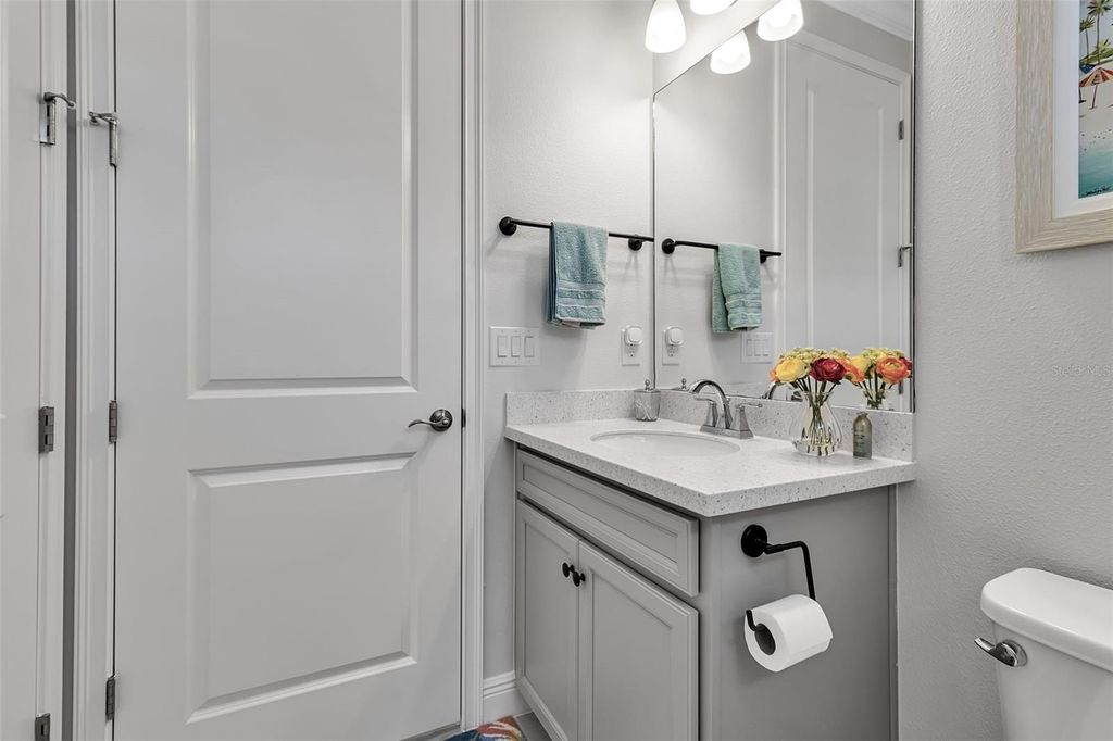 Image 15 of property listing at 5649 LONG SHORE LOOP, Sarasota, FL 34238