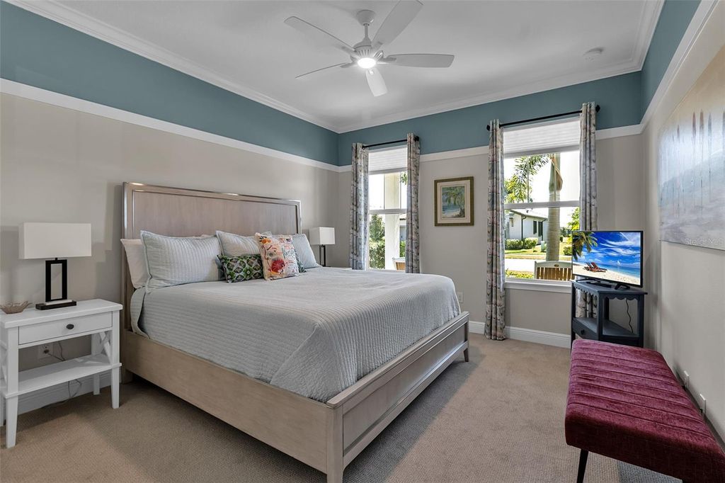 Image 16 of property listing at 5649 LONG SHORE LOOP, Sarasota, FL 34238