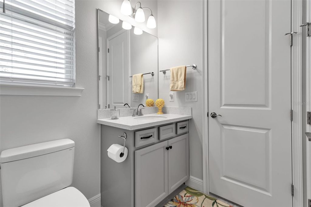 Image 18 of property listing at 5649 LONG SHORE LOOP, Sarasota, FL 34238