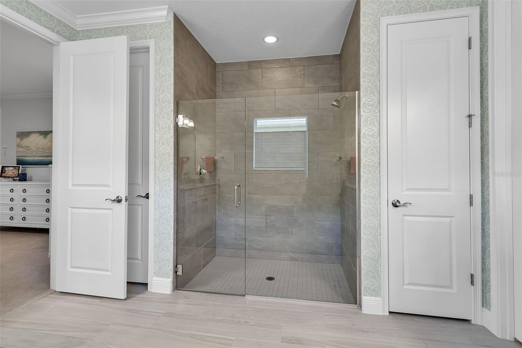 Image 23 of property listing at 5649 LONG SHORE LOOP, Sarasota, FL 34238