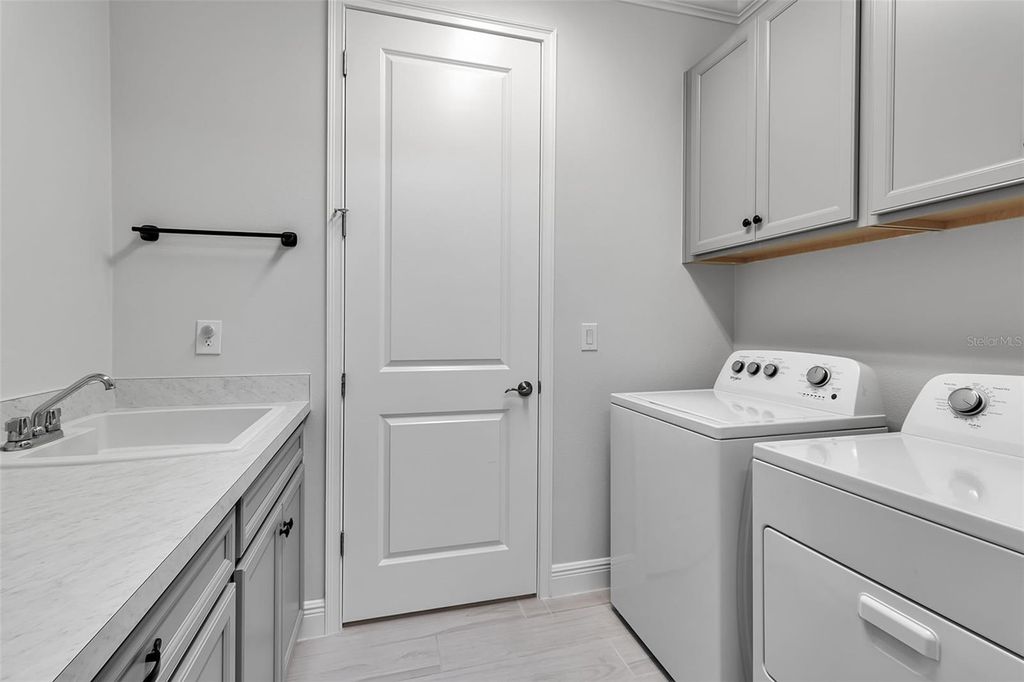 Image 24 of property listing at 5649 LONG SHORE LOOP, Sarasota, FL 34238