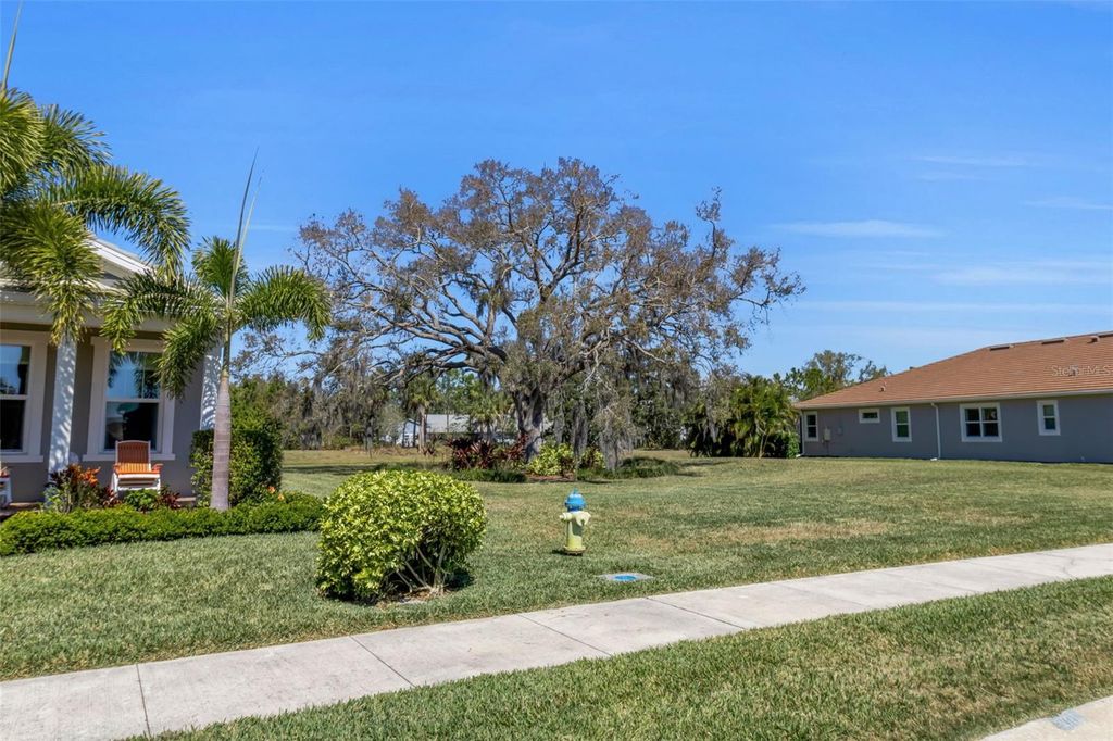 Image 31 of property listing at 5649 LONG SHORE LOOP, Sarasota, FL 34238