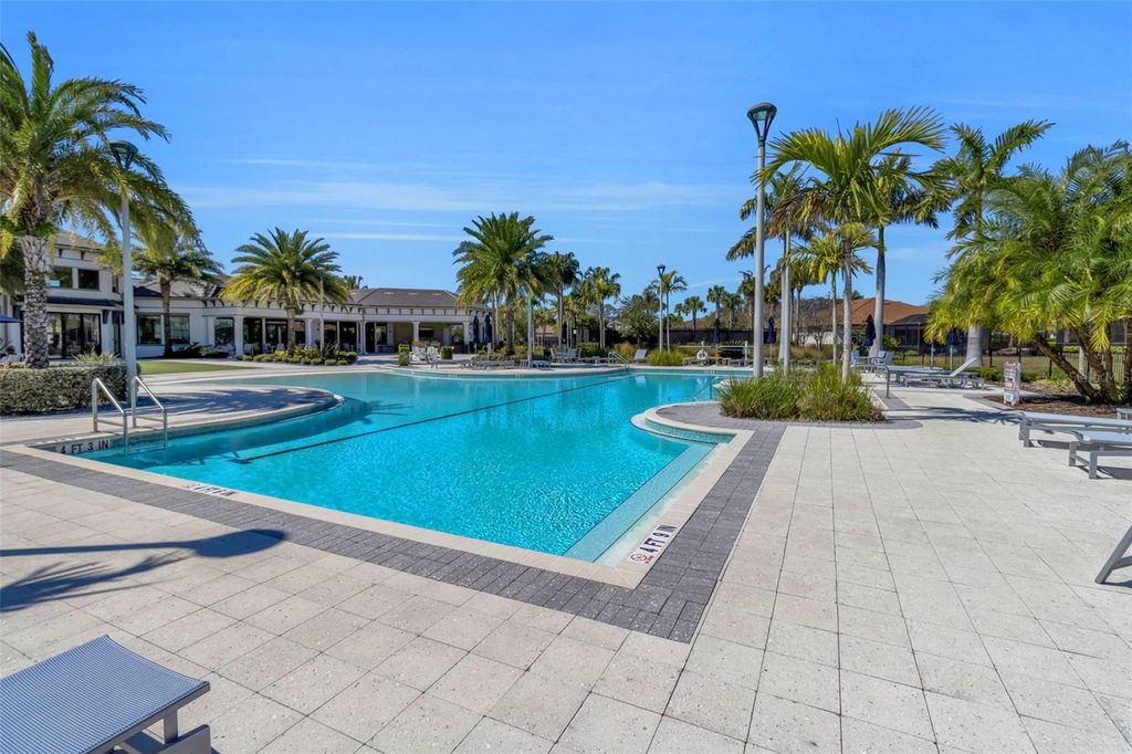 Image 34 of property listing at 5649 LONG SHORE LOOP, Sarasota, FL 34238