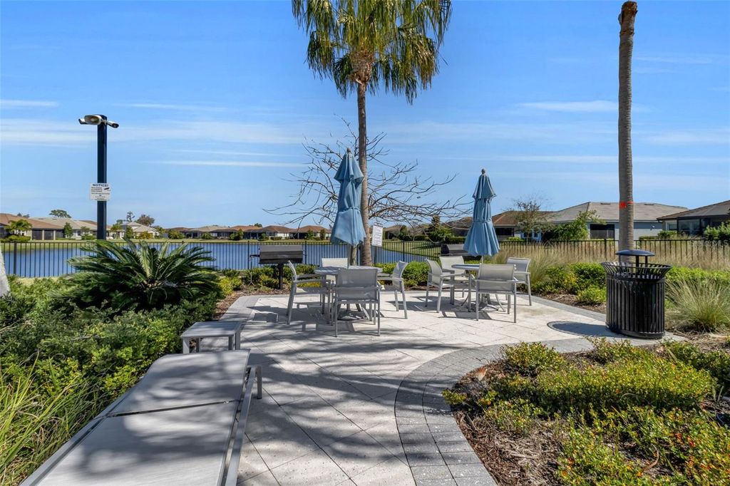 Image 37 of property listing at 5649 LONG SHORE LOOP, Sarasota, FL 34238