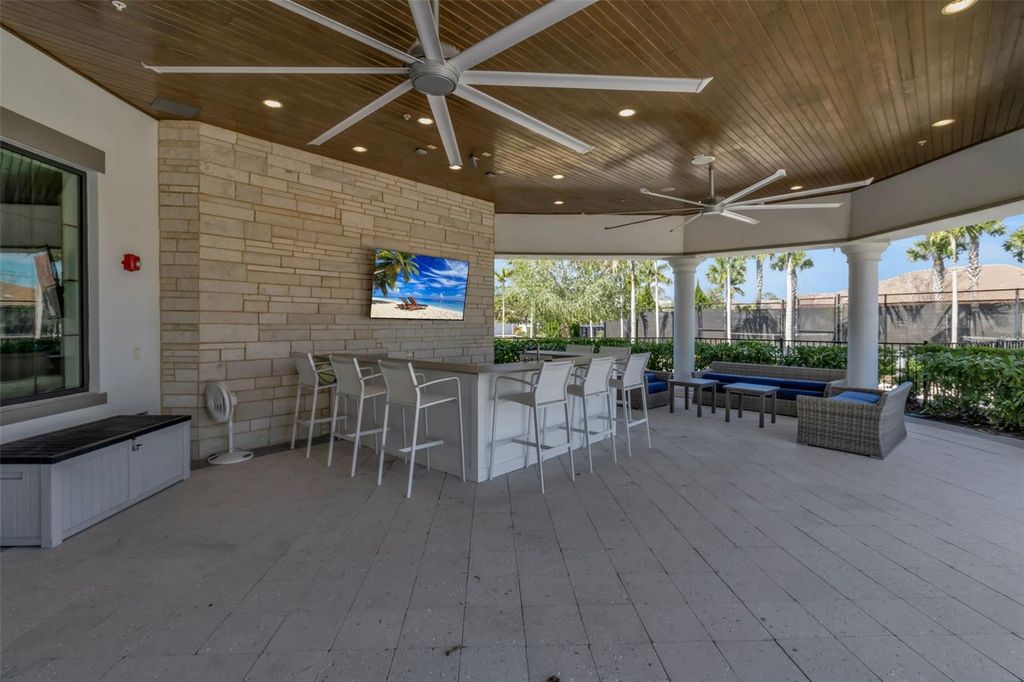 Image 40 of property listing at 5649 LONG SHORE LOOP, Sarasota, FL 34238