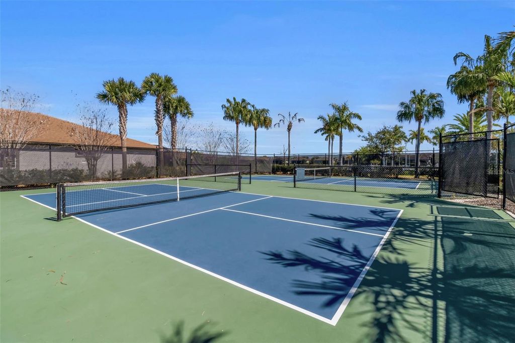 Image 42 of property listing at 5649 LONG SHORE LOOP, Sarasota, FL 34238