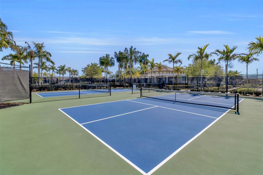 Image 43 of property listing at 5649 LONG SHORE LOOP, Sarasota, FL 34238